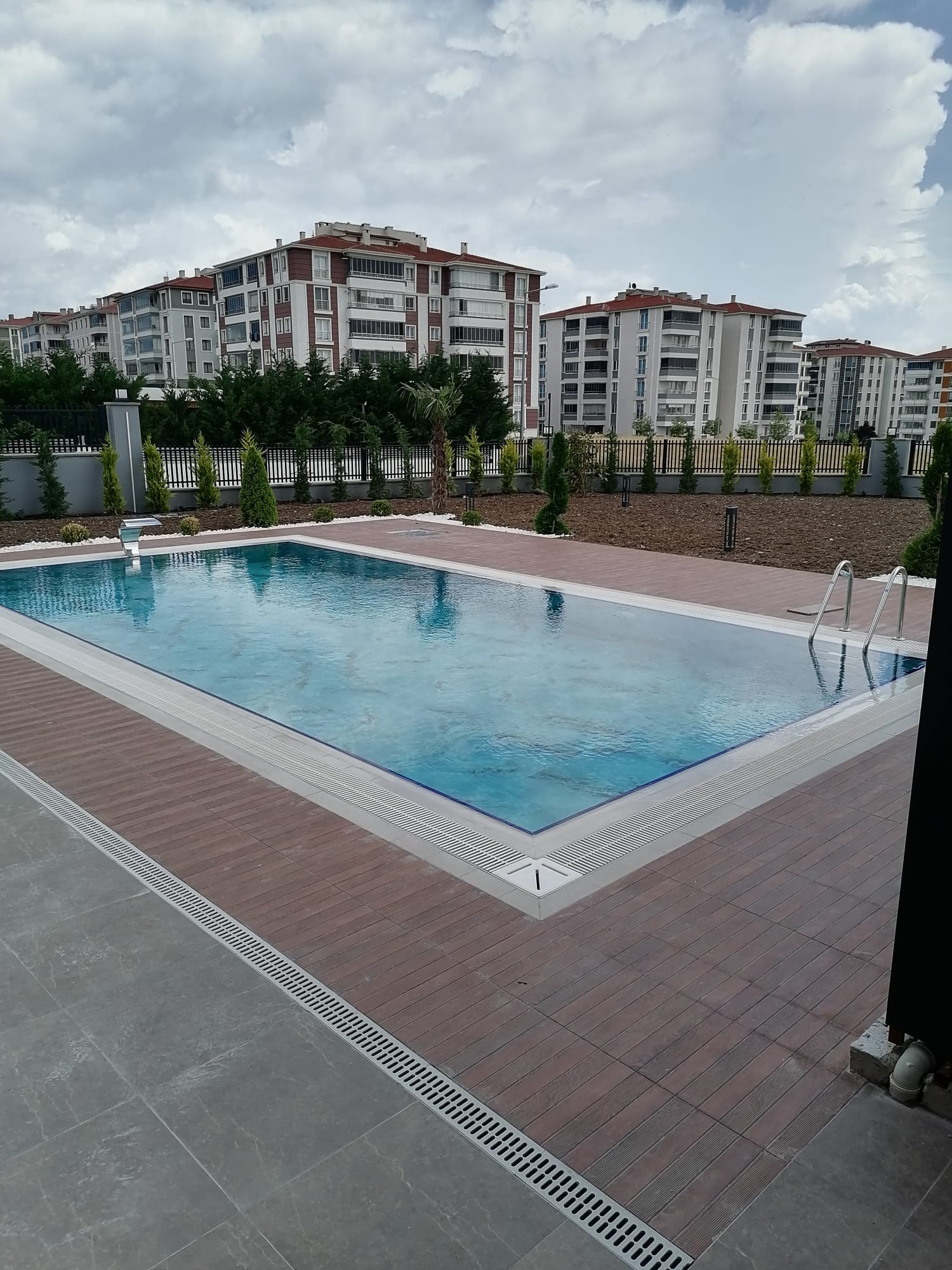 Mermer Havuz Kenarı